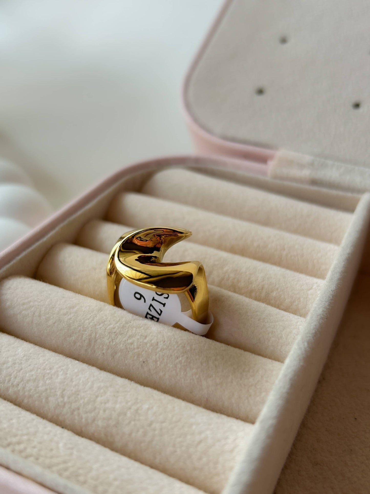 Melany Ring