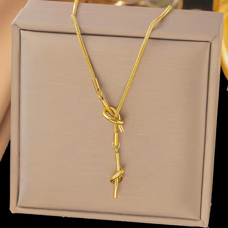 Bare Bond Necklace