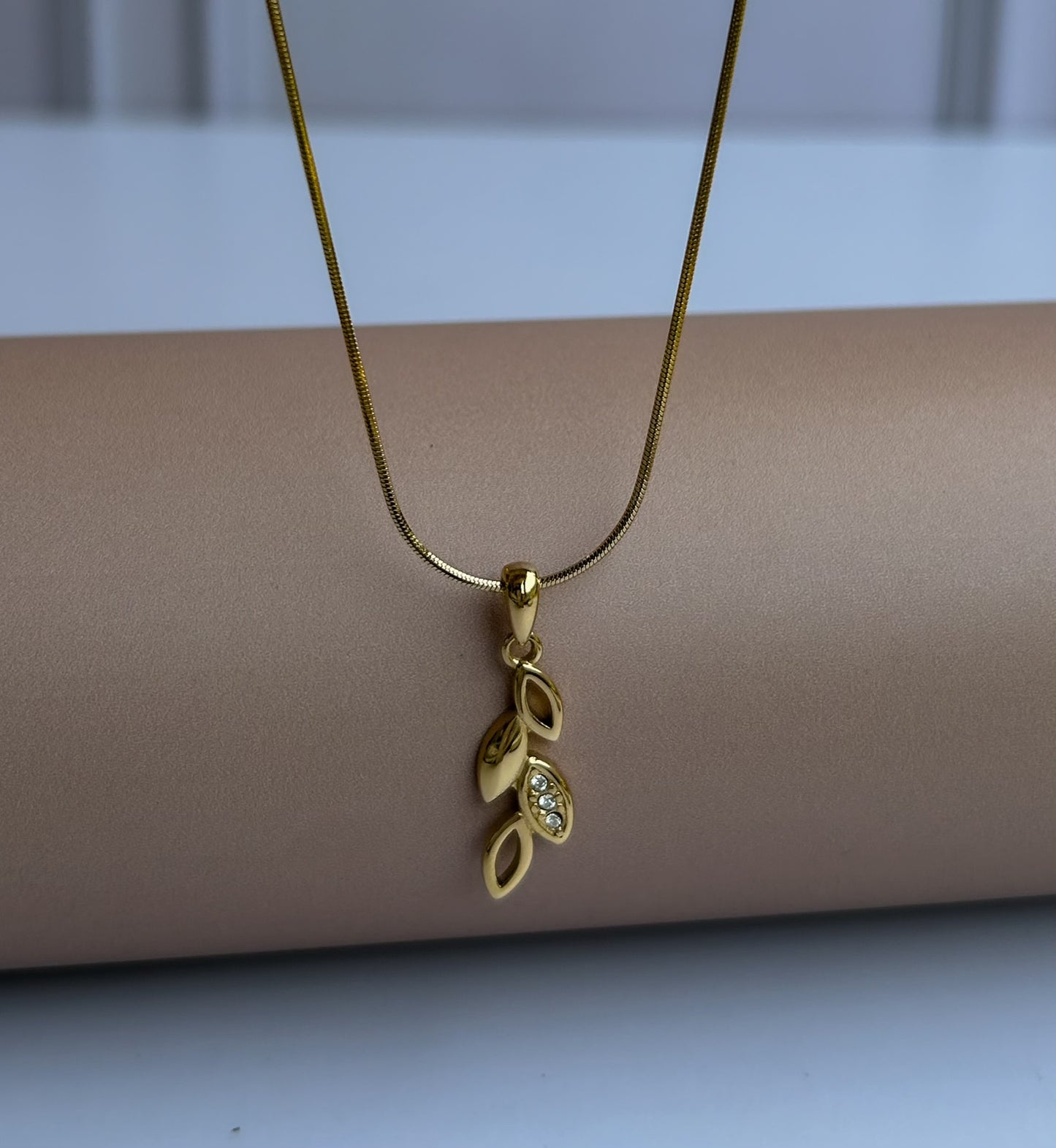 Willow Glow Necklace