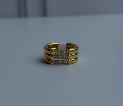 Divina Band Ring