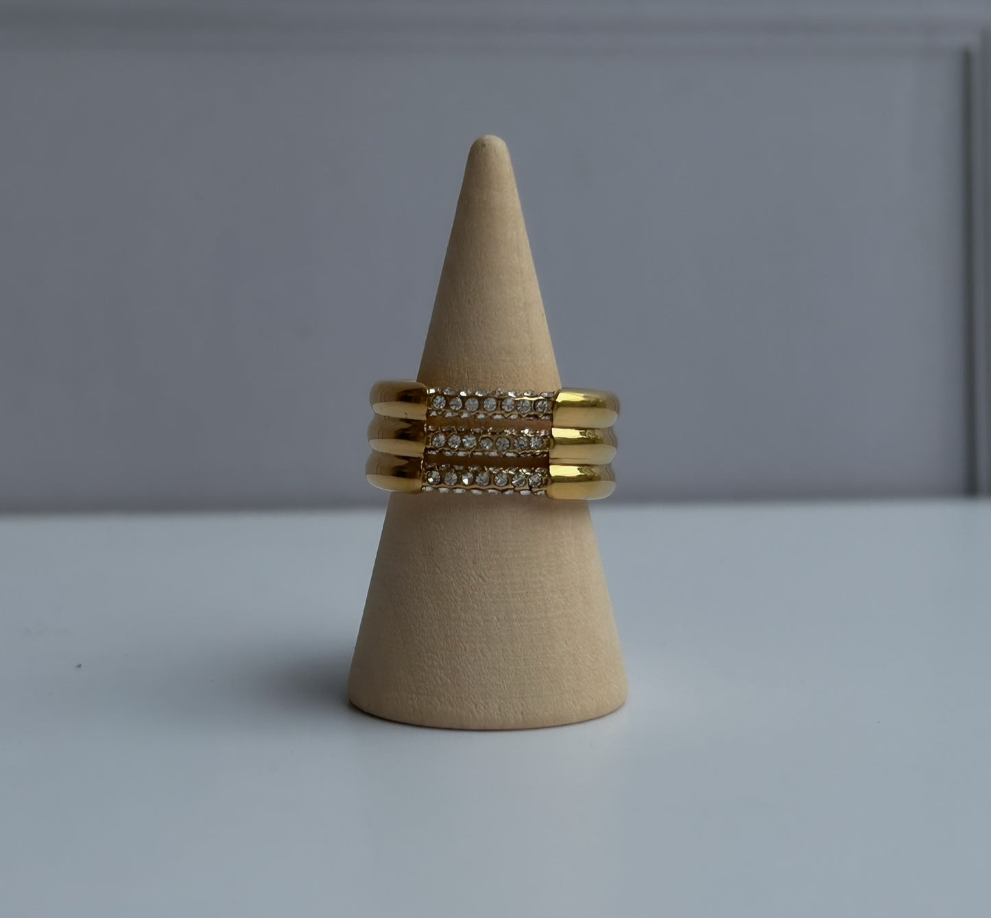 Divina Band Ring