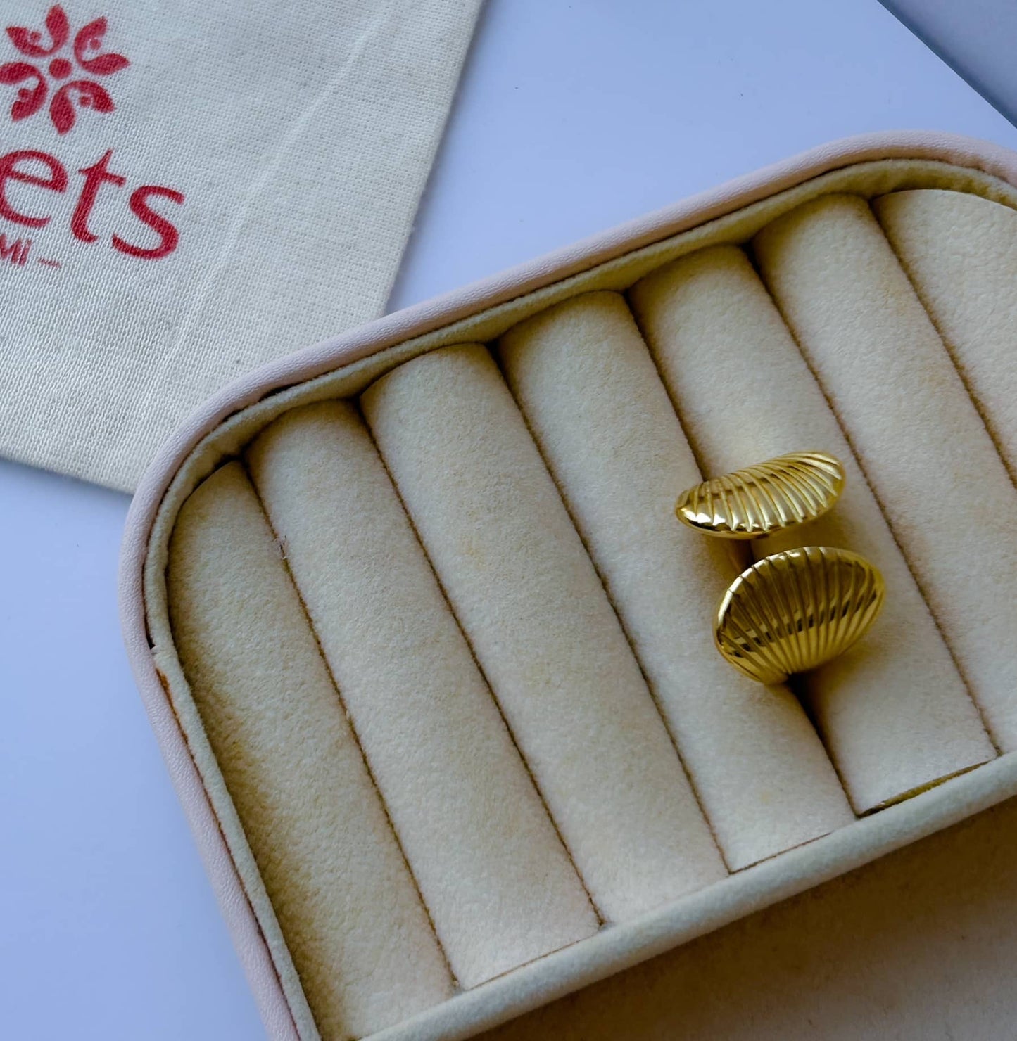 Crest Ring
