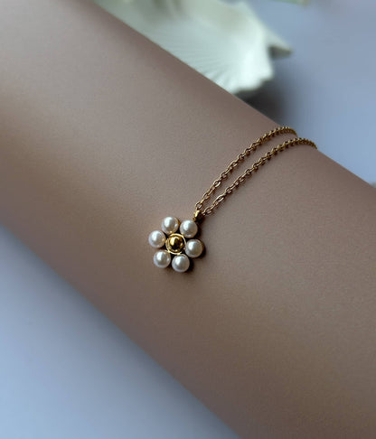 Divine Fleur Necklace