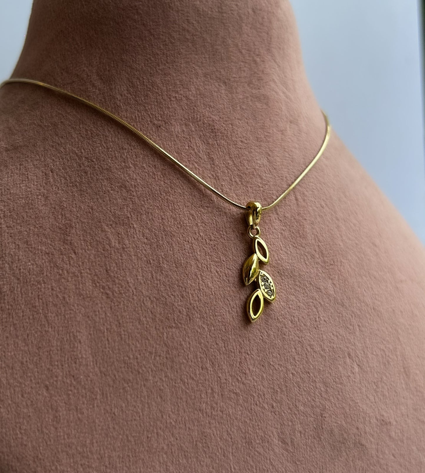 Willow Glow Necklace
