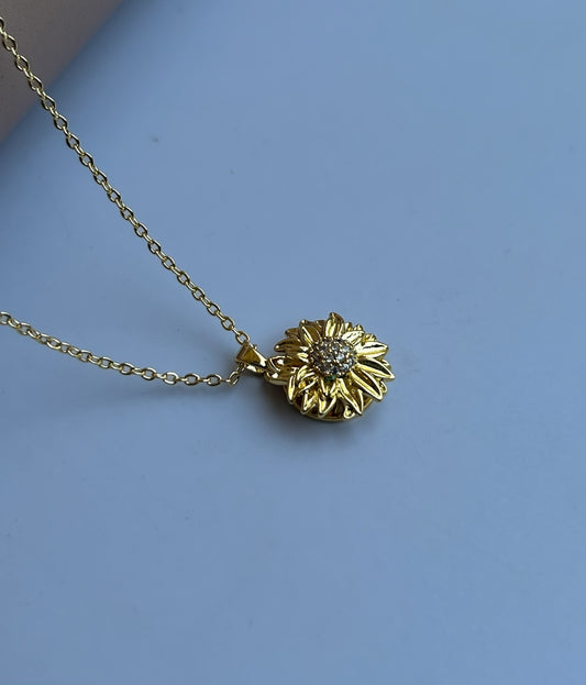 Maris Necklace