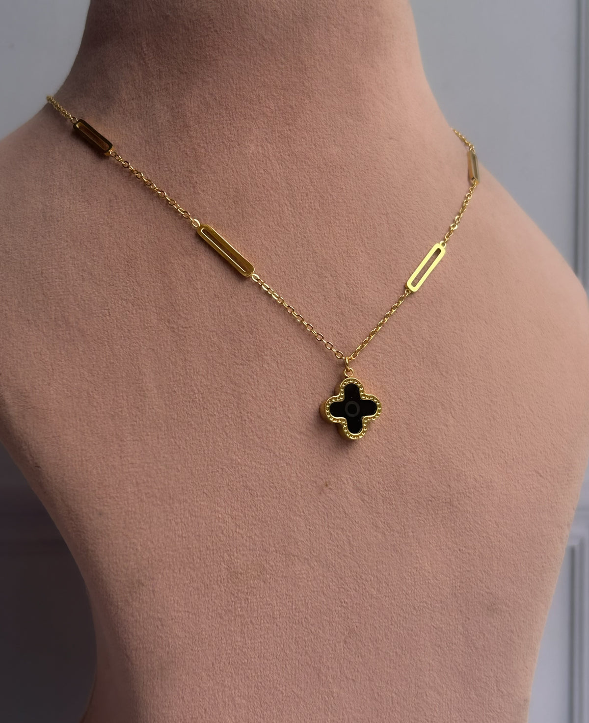 Clover Noir Necklace