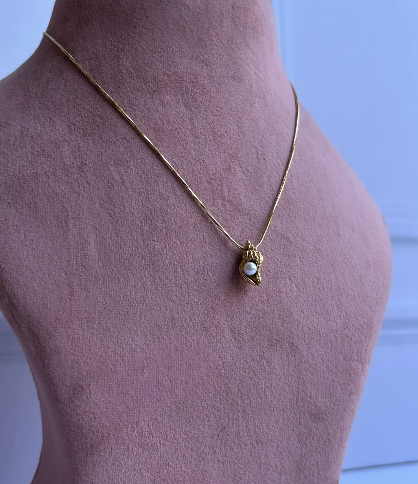 Shell Glow Necklace