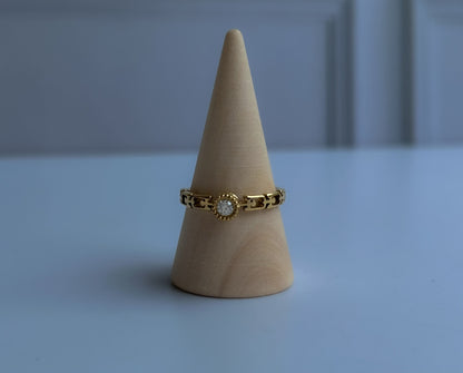 Lunara Ring