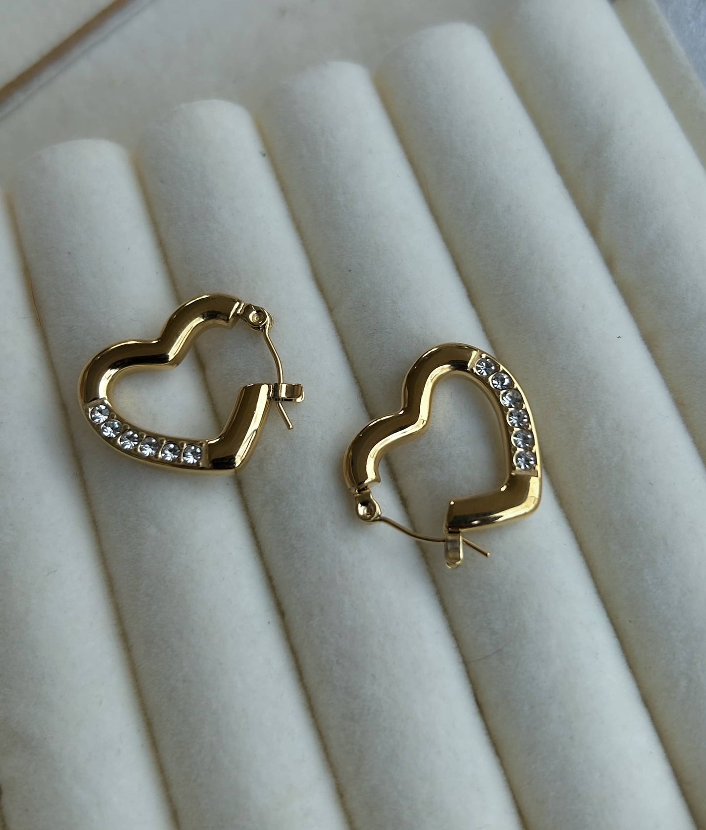 Lovelisse Hoops