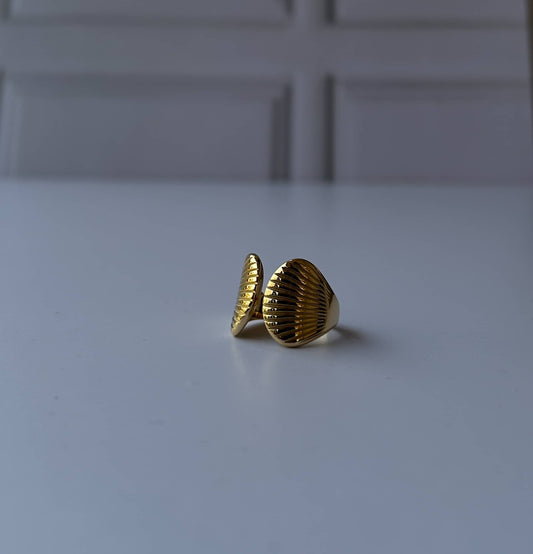 Crest Ring