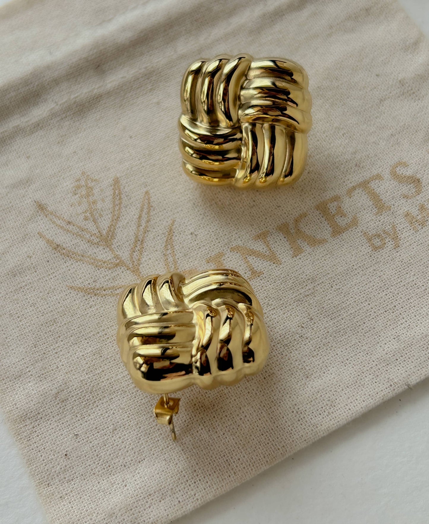 Linnet Studs