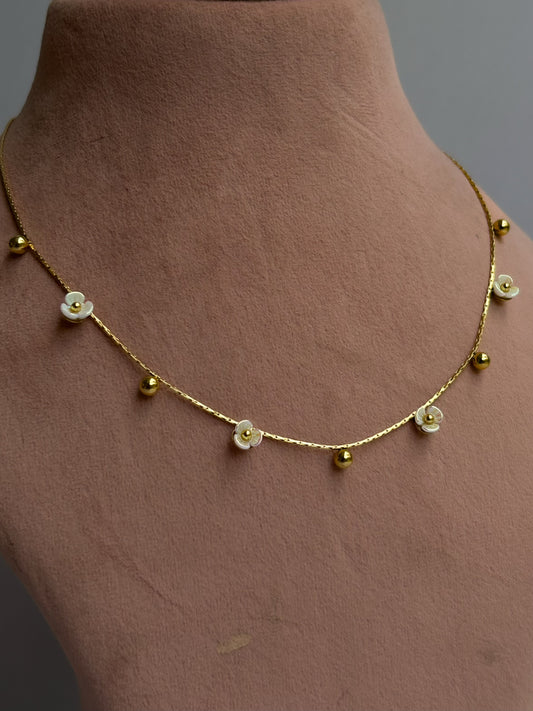 Snowpetal Necklace