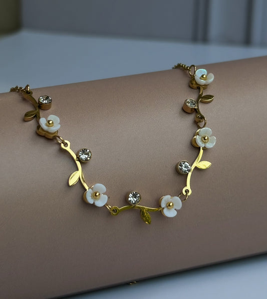 Lush Twig Necklace