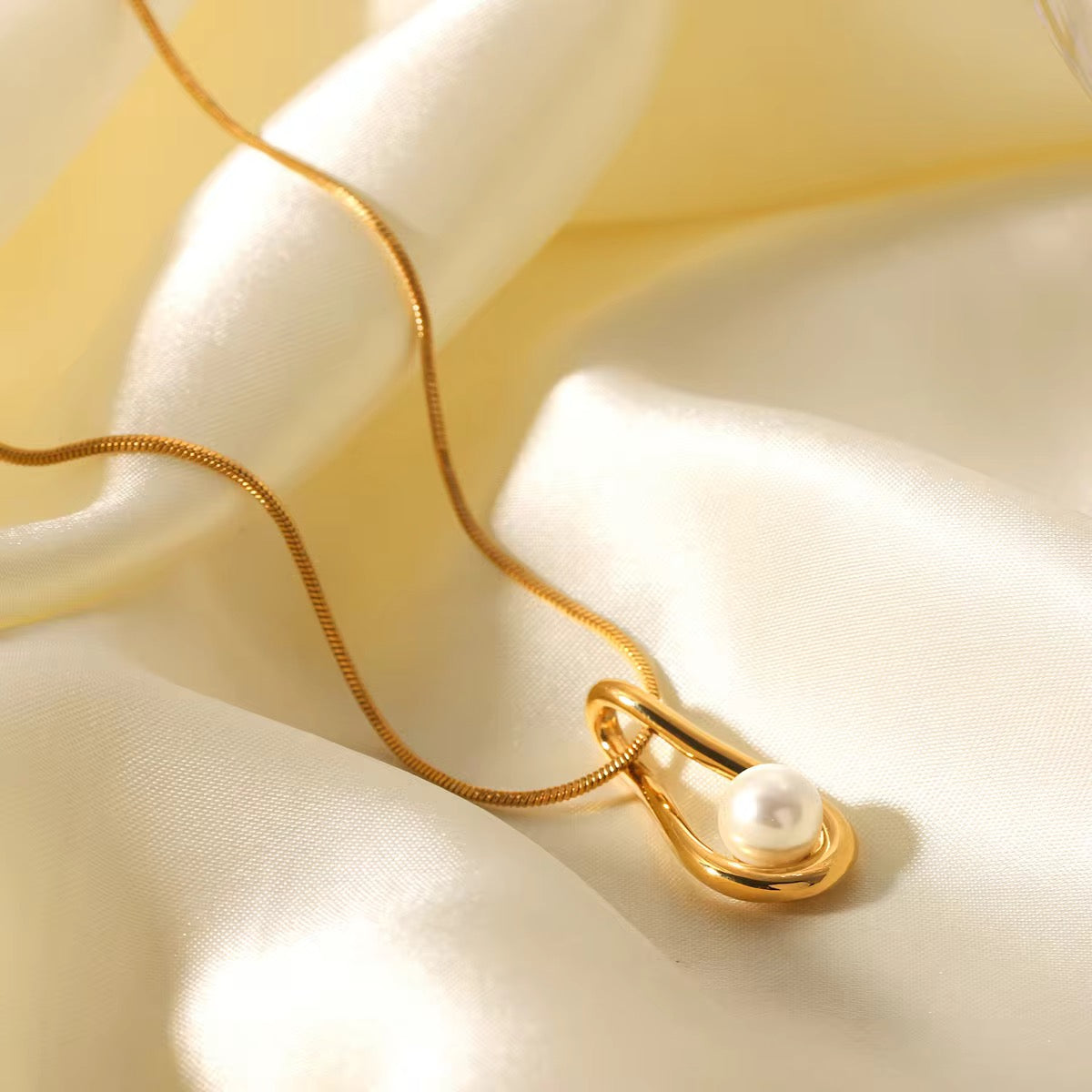 Sol Drop Necklace