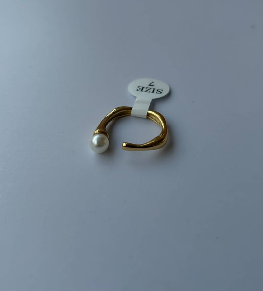 Ivory Kiss Ring