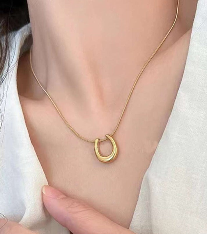 Clara Necklace