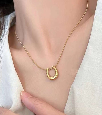 Clara Necklace